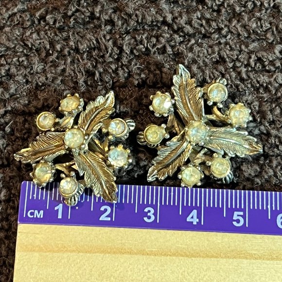 Vintage gold clip-on earrings lot - 9 pairs - Picture 9 of 9